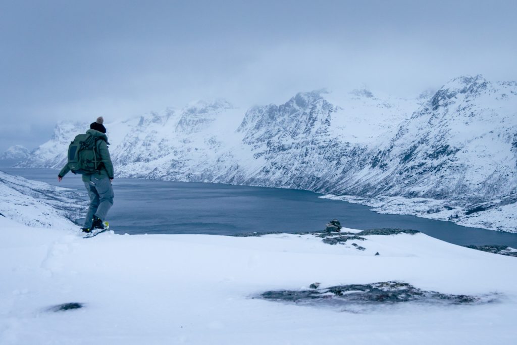Lena Oberhofer Snowshoe hiking in Norway with Tilopa 50 L Duradiamond